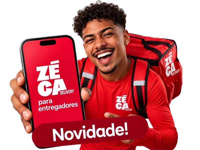 Entregador do Zéca sorrindo e mostrando o celular com a tela Zéca para entregadores e o selo Novidade